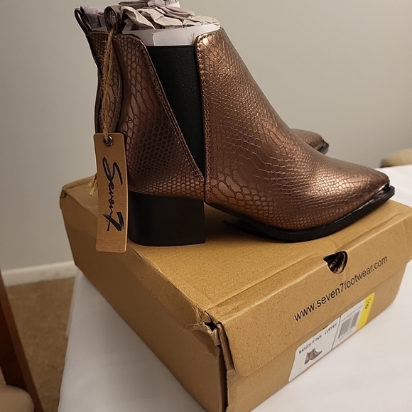 Seven7 brand Copper Toned Boots US size 6 - Picture 2 of 7